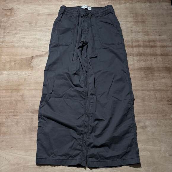 Hollister Pants - Hollister Low-Rise Super Baggy Cargo Pants